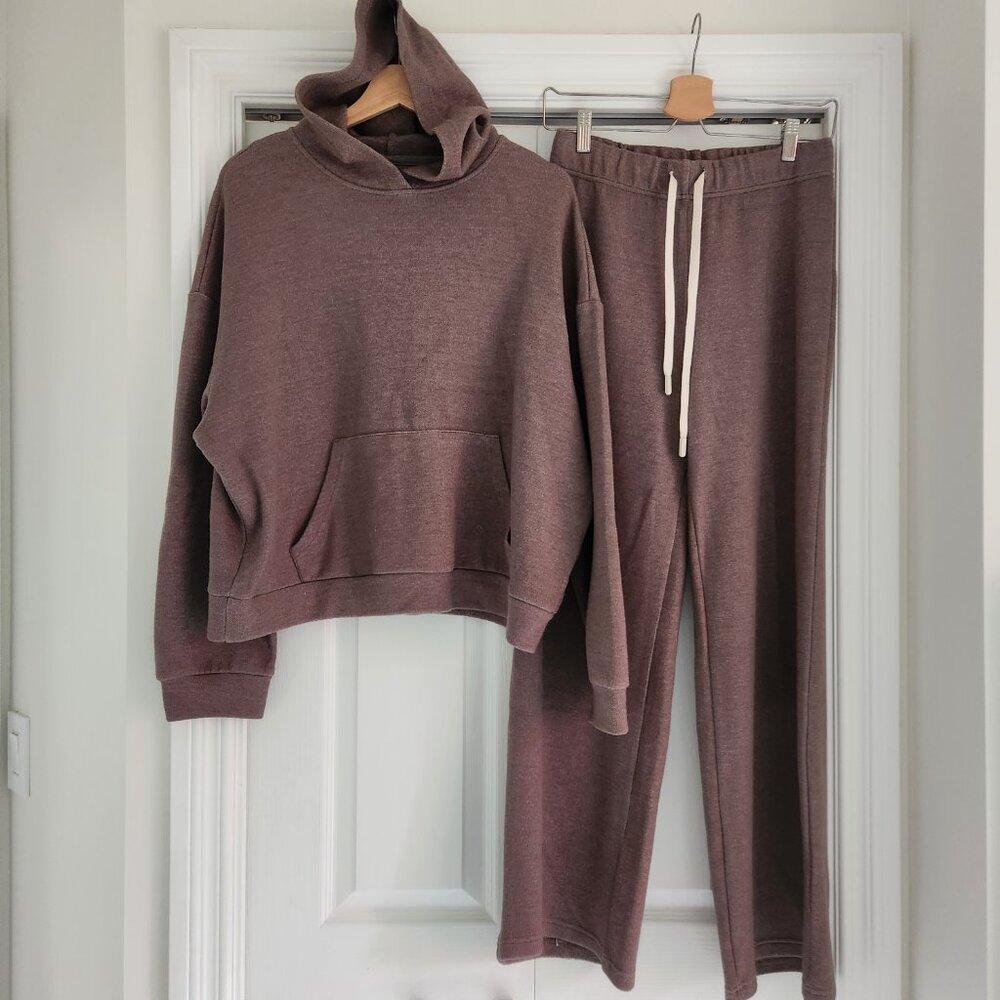 OGL 2 peice _knit sweatshirts and pants